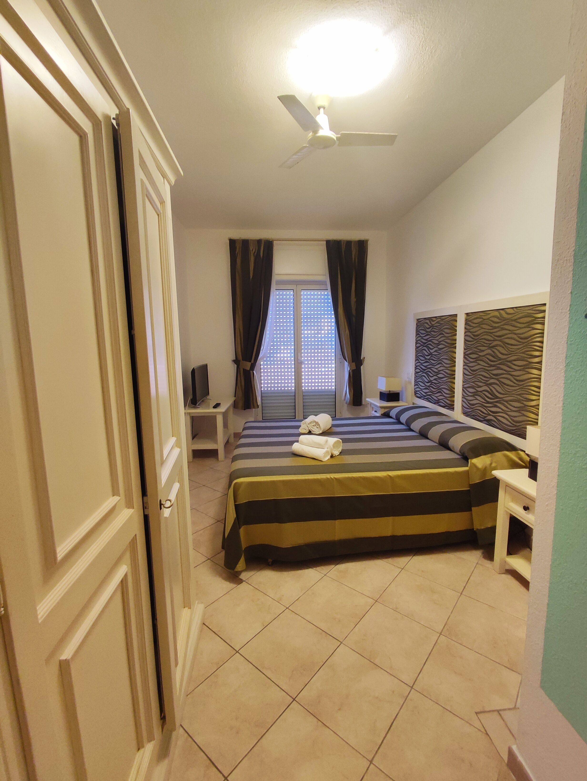 comfort double room | minibar, in-room safe, free wifi, bed sheets