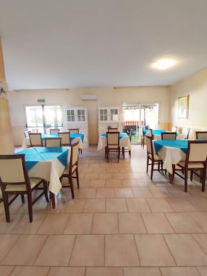 Restaurant - Hotel Gabbiano - Agenzia Isola Rossa (Trinità d'Agultu e Vignola)