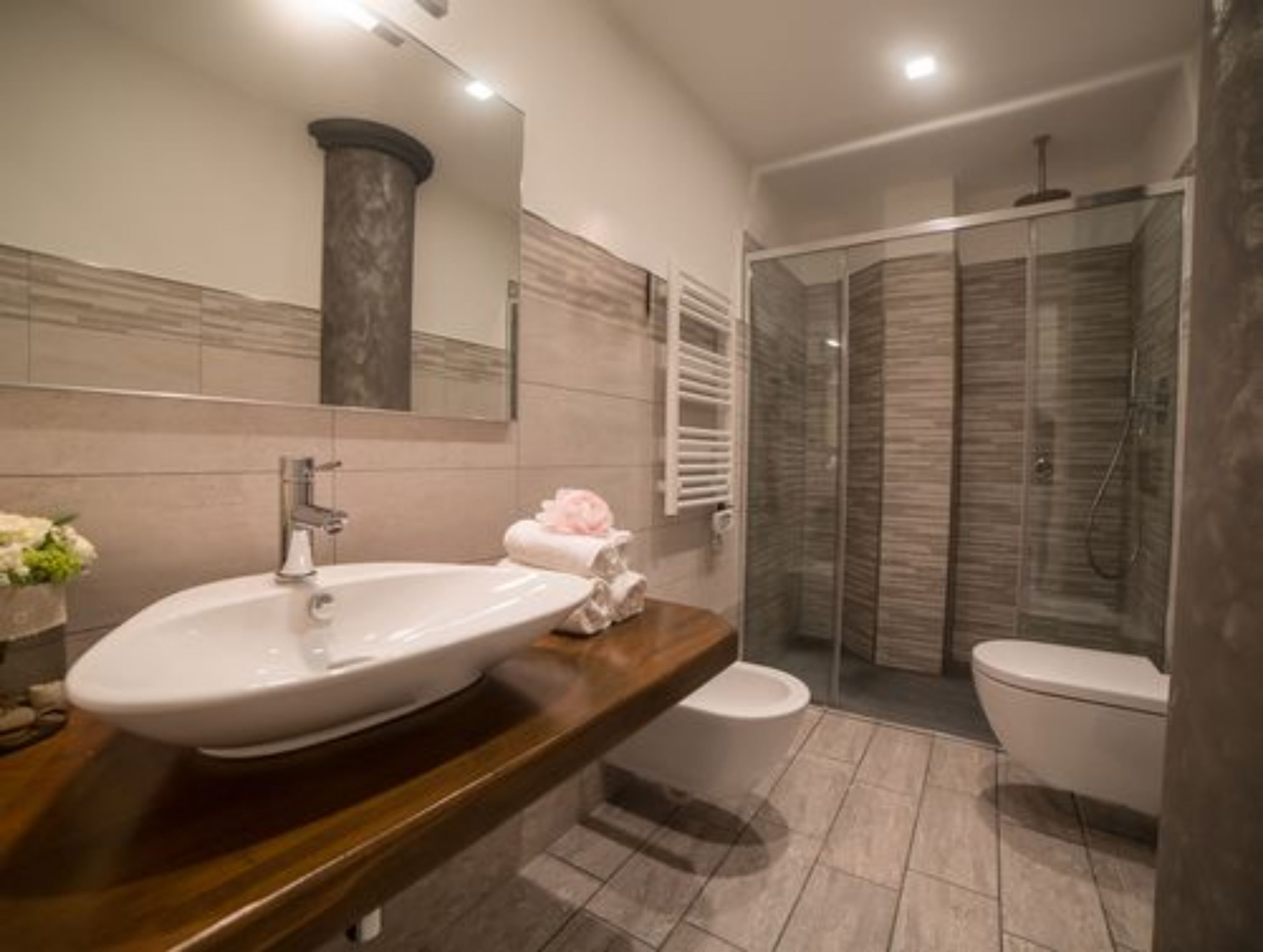 executive room | bathroom | shower, rainfall showerhead, hair dryer, towels