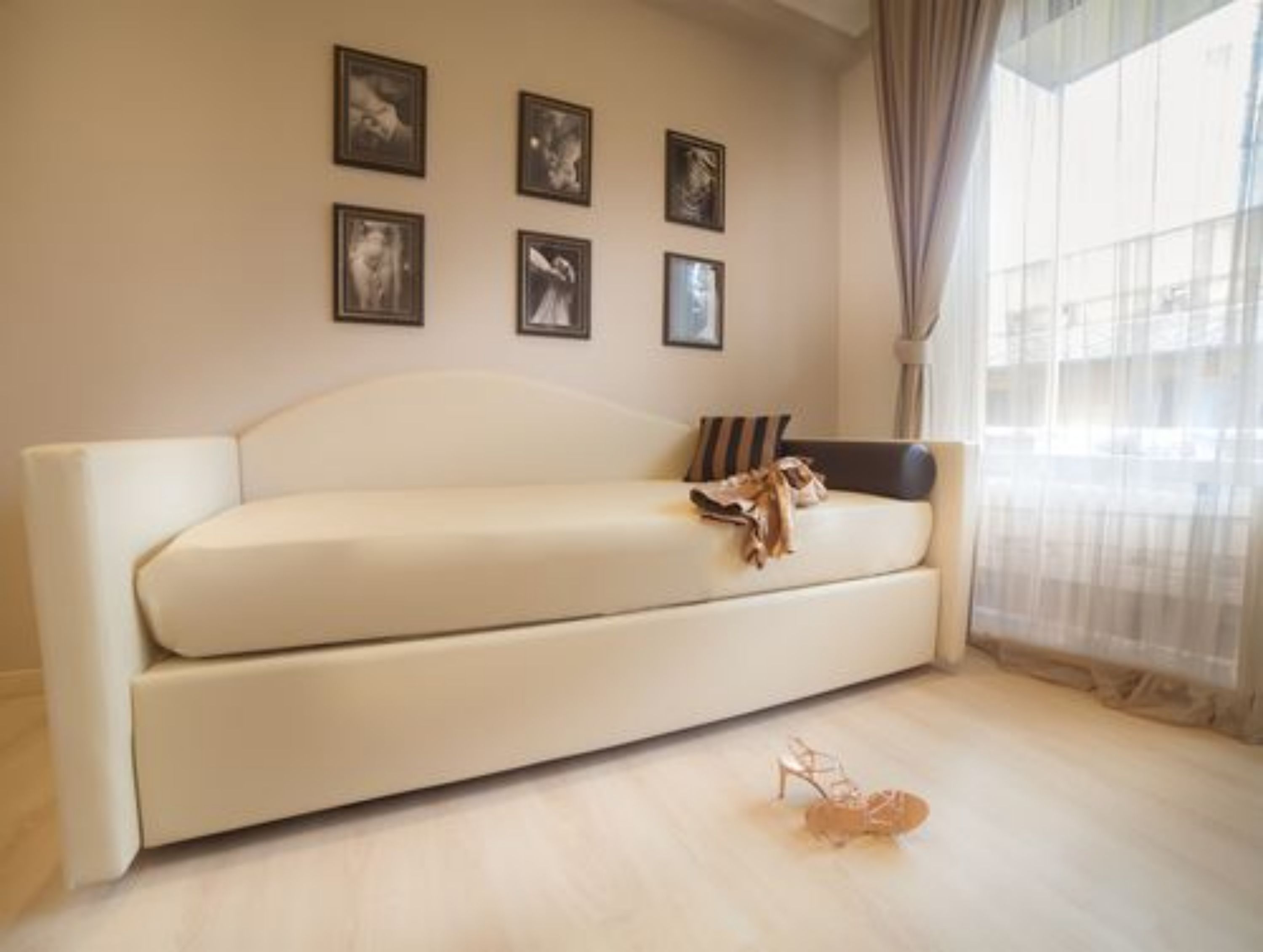 executive room | down duvets, minibar, in-room safe, desk