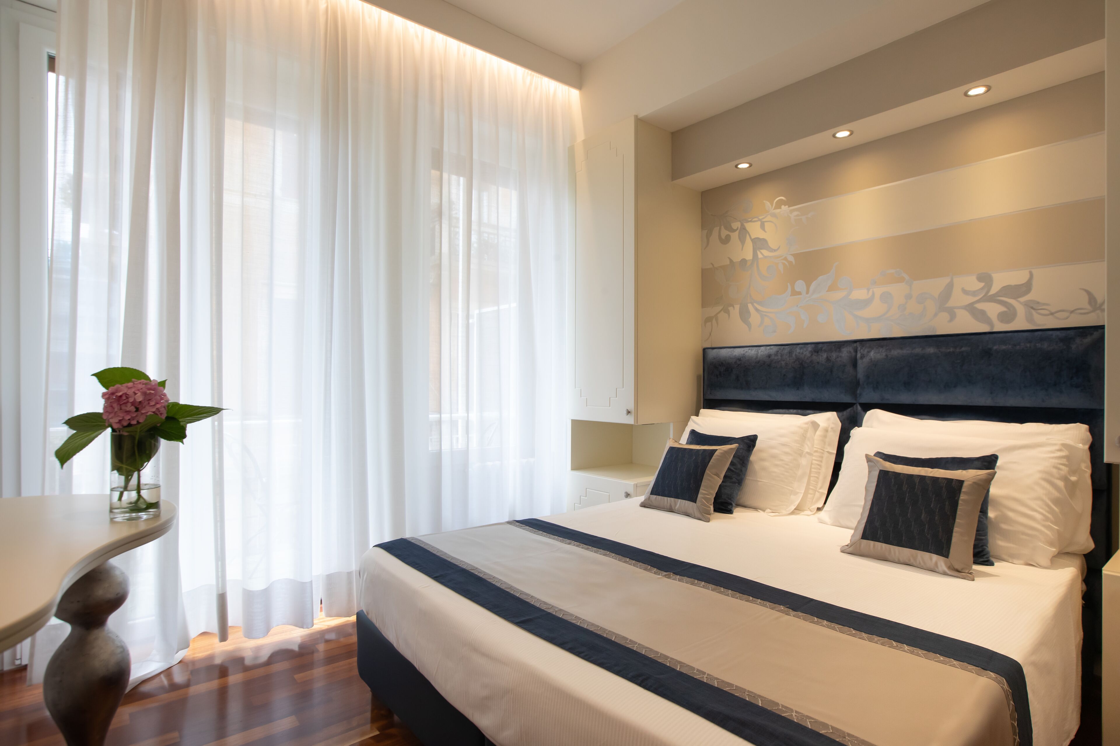 double room (small) | down duvets, minibar, in-room safe, desk