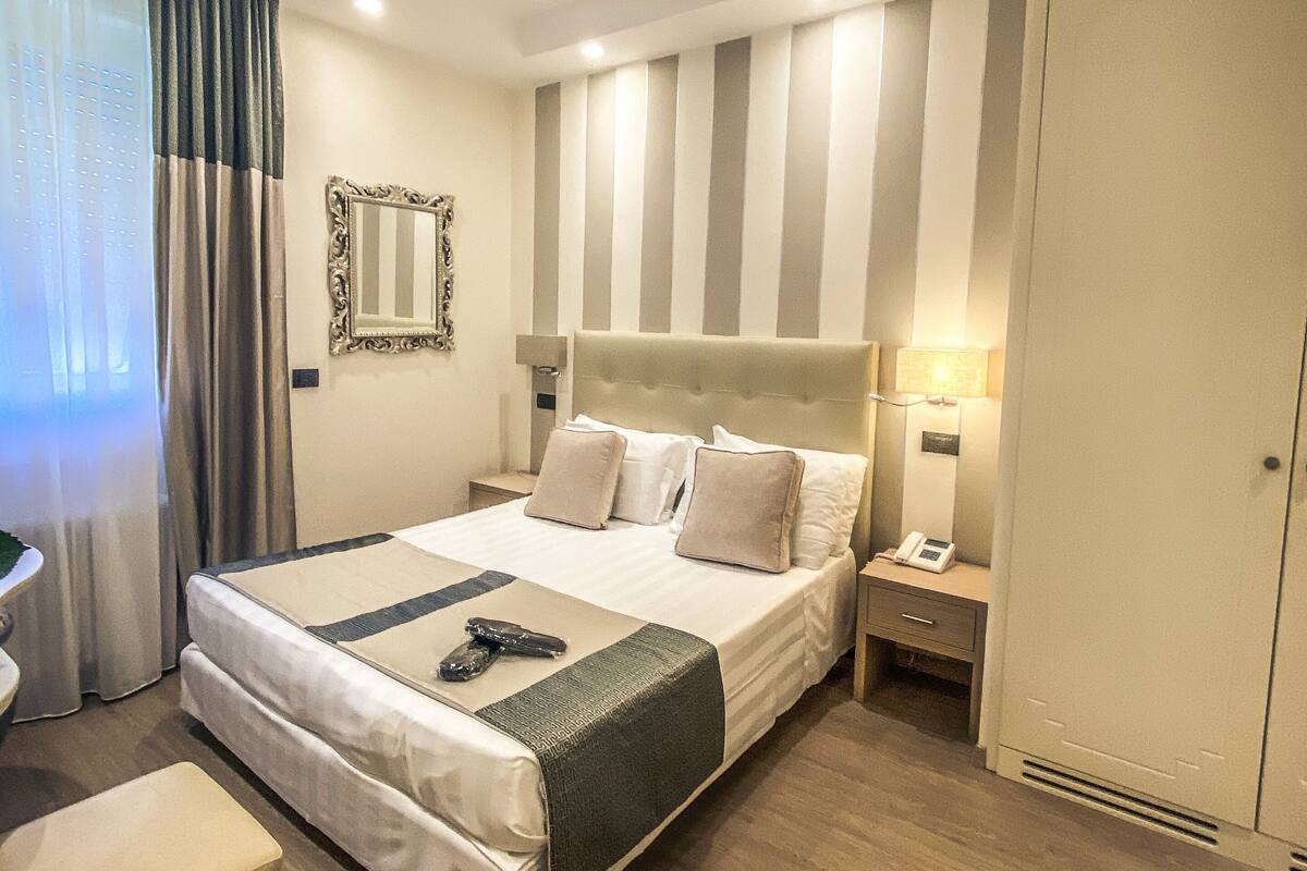 Kamar Double Superior | Selimut bulu angsa, minibar, brankas, dan meja kerja