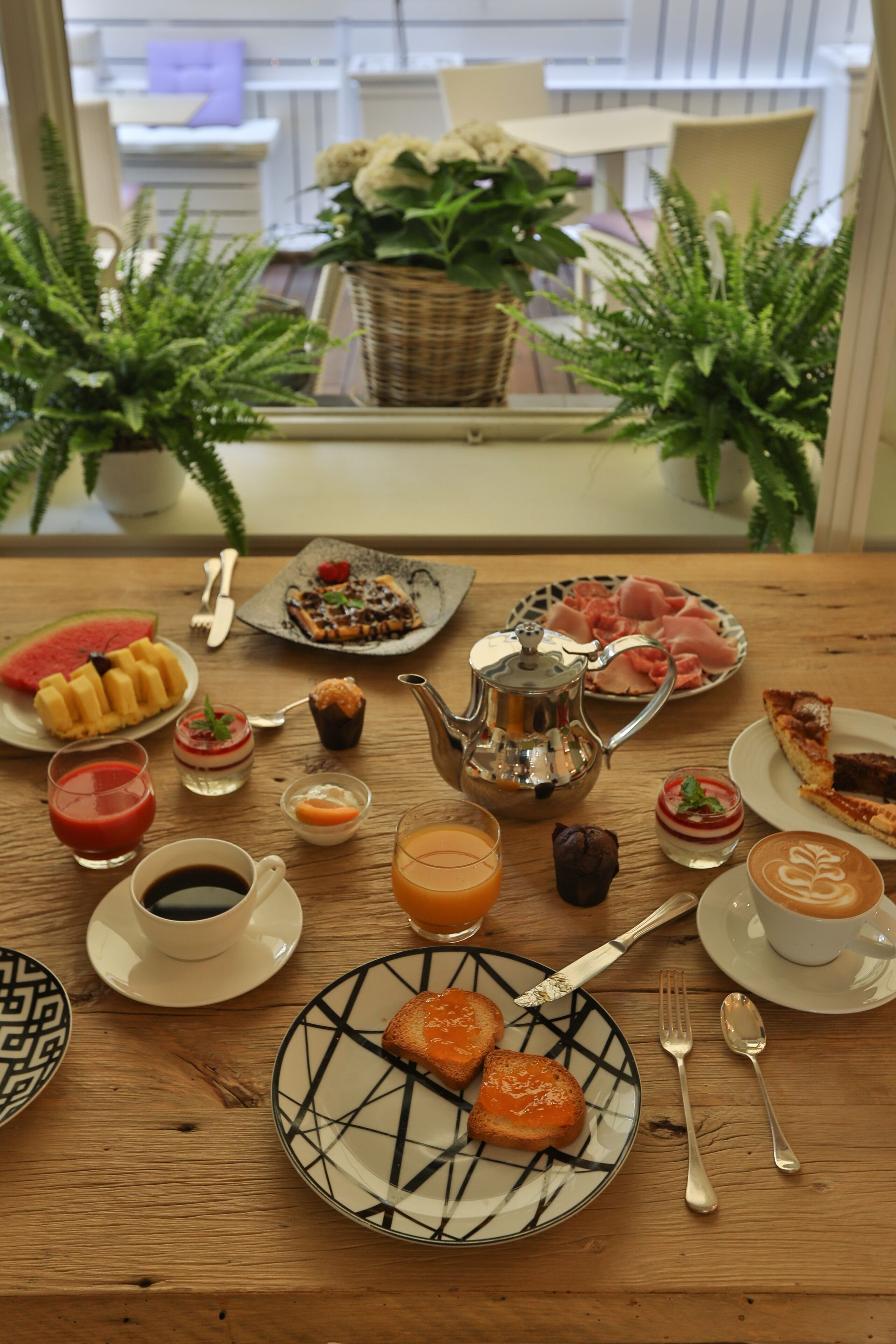 daily buffet breakfast (eur 15 per person)