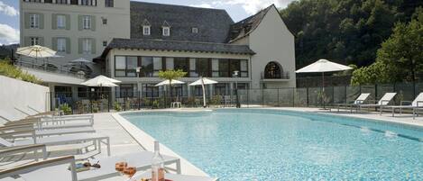 Outdoor pool, open 8:00 AM to 9:00 PM, pool umbrellas, sun loungers