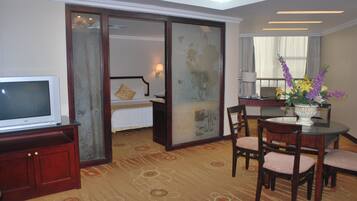 Deluxe Business suite | Living area | 39-inch LCD TV with satellite channels, TV