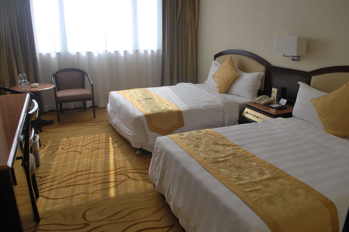Business Room, 2 Katil Bujang (Single) | Peti besi dalam bilik, meja, langsir/tirai gelap terus