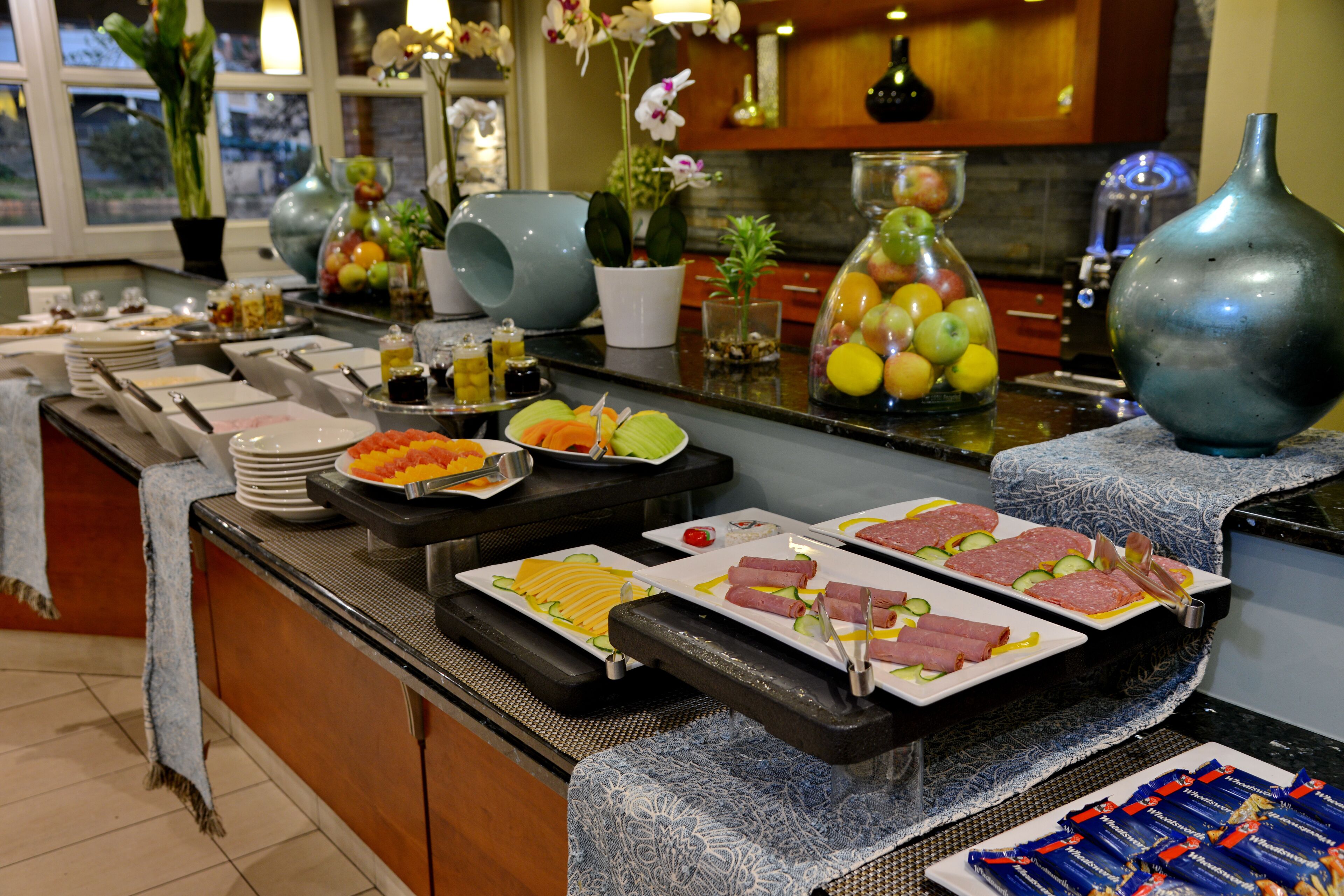 daily buffet breakfast for a fee