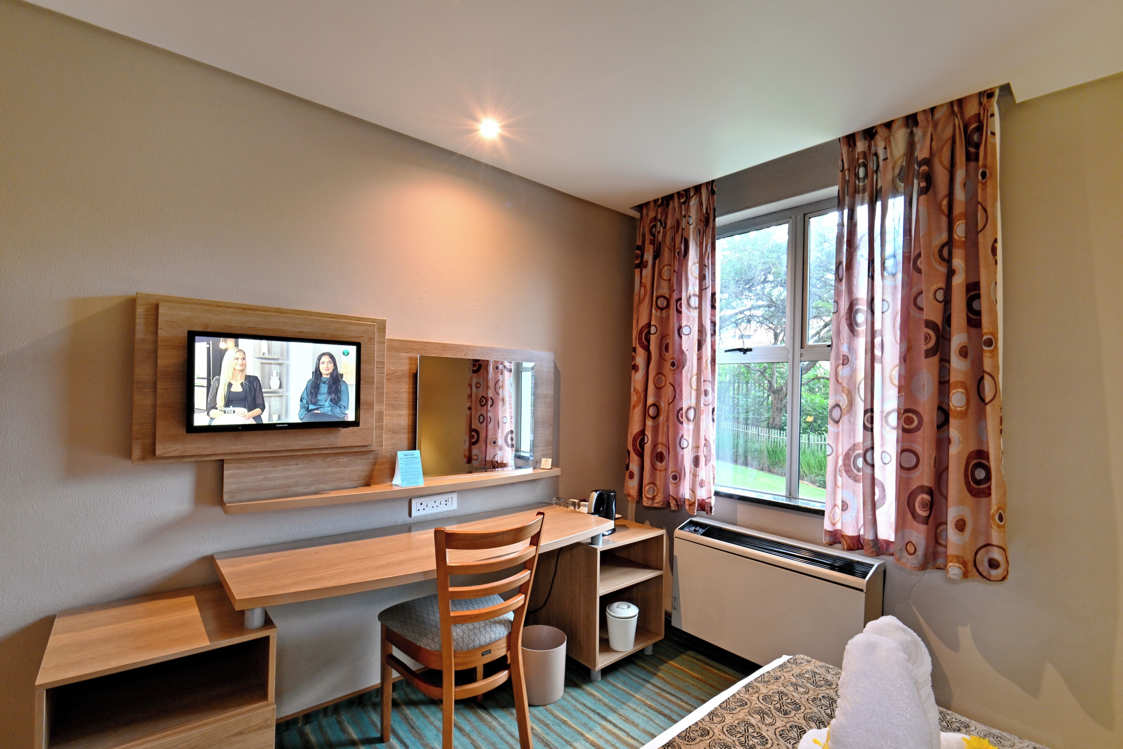 in-room safe, desk, free wifi, bed sheets