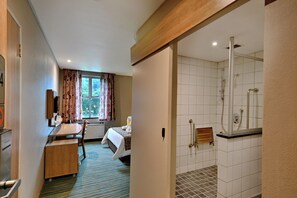 Douche, articles de toilette gratuits, sèche-cheveux, bidet