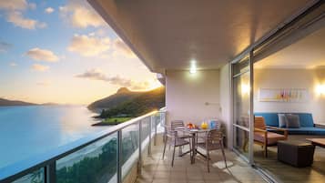 Deluxe Coral Sea View Apartment | 1 bedroom, iron/ironing board, free cots/infant beds, free WiFi