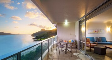 Deluxe Coral Sea View Apartment | 1 bedroom, iron/ironing board, free cribs/infant beds, free WiFi