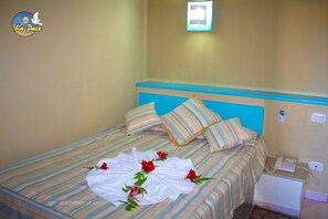 Laptop workspace, blackout drapes, bed sheets - Residence La Paix (Hammamet)