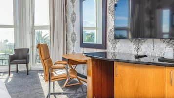 Standard Room, 1 King Bed, Non Smoking, Sea View | Desk, free WiFi, bed sheets