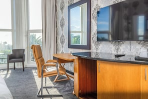 Standard Room, 1 King Bed, Non Smoking, Sea View