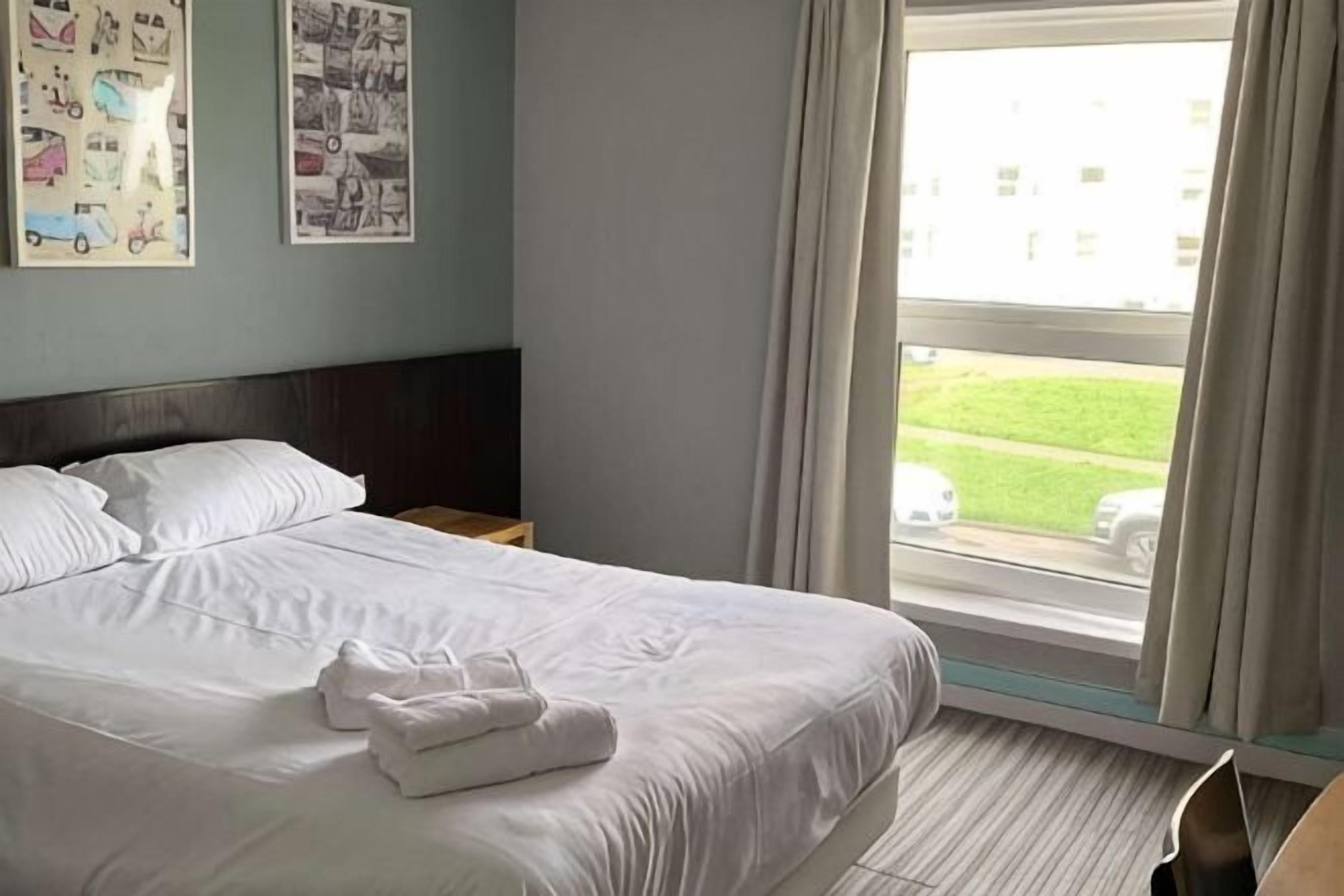 Desk, free cribs/infant beds, free WiFi, bed sheets