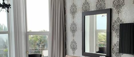 Bureau, lits bébé (gratuits), Wi-Fi gratuit, draps fournis