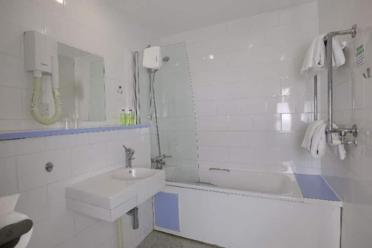 Baño | Amenidades de baño gratuitas, secadora de cabello, toallas