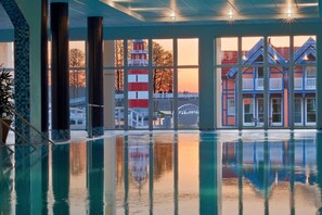 Indoor pool, pool loungers - Precise Resort Hafendorf Rheinsberg  (Rheinsberg)