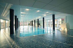 Indoor pool, sun loungers
