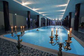 Indoor pool, sun loungers