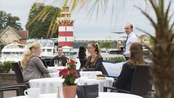 3 restaurants, international cuisine