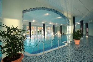 Indoor pool, sun loungers