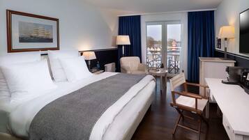 Premium bedding, in-room safe, individually decorated