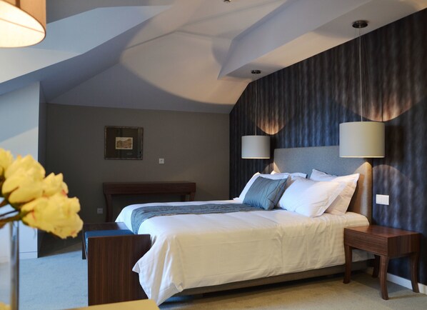 Minibar, desk, blackout curtains, rollaway beds