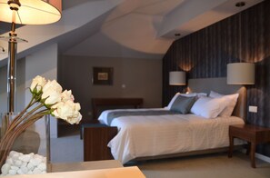 Minibar, desk, blackout curtains, rollaway beds