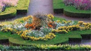 A formal garden with geometrically shaped flower beds and a central fountain. - Hotel do Elevador (Braga)