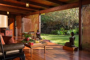Interior detail - Holualoa Inn (Holualoa)