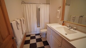 Sandpiper Room | Bathroom | Towels