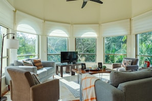 Superior Apartment, 3 Bedrooms | Living room | Flat-screen TV - Paseo del Sol Condohotel by Bric (Playa del Carmen)