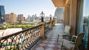 Suite presidencial, 3 habitaciones | Balcón