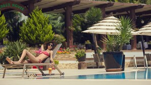 Indoor pool - Excelsior Hotel & Spa Baku, Curio Collection by Hilton (Baku)