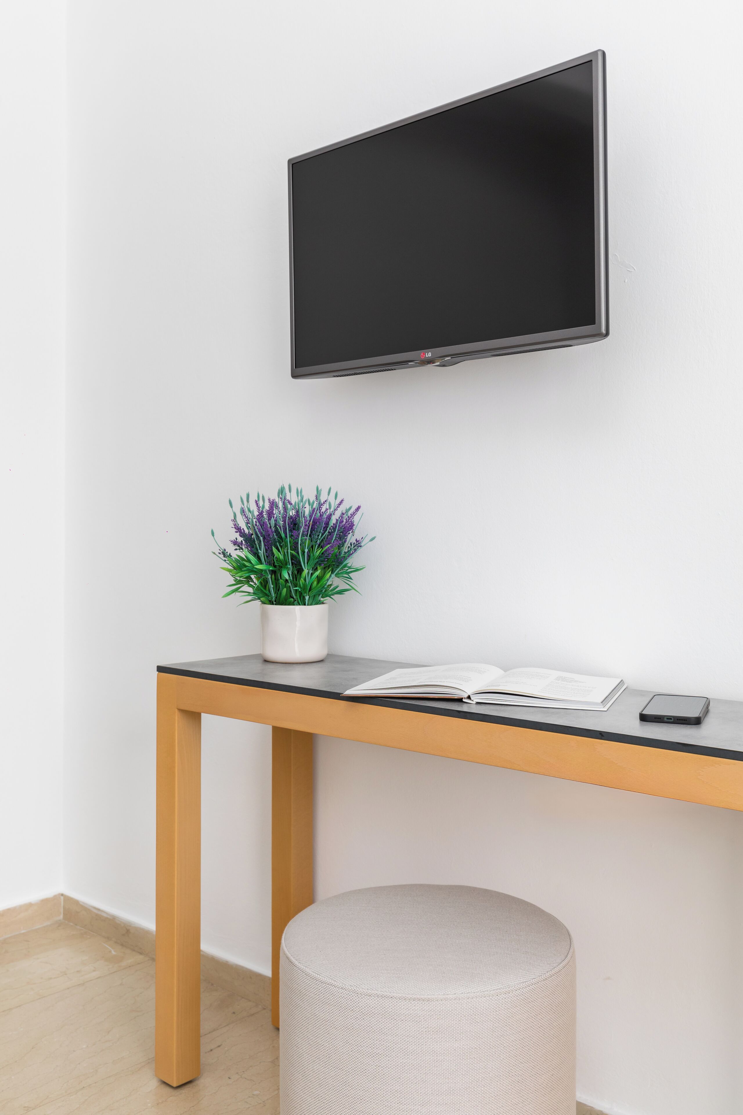 1 bedroom, in-room safe, desk, free wifi