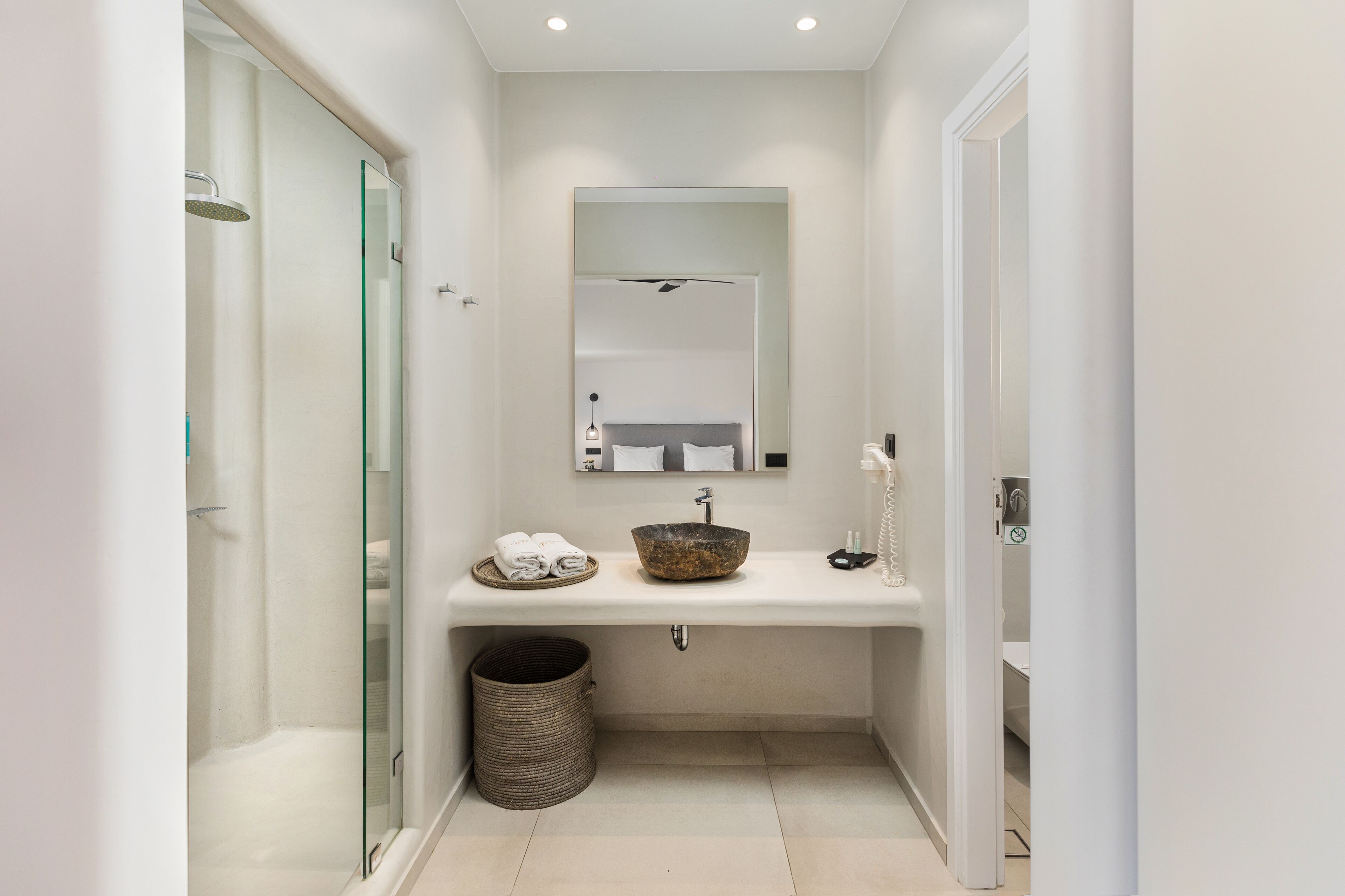 superior double room (classic) | bathroom sink