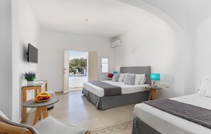 Camera Superior, accesso alla piscina | Una cassaforte in camera, una scrivania, Wi-Fi gratuito, lenzuola