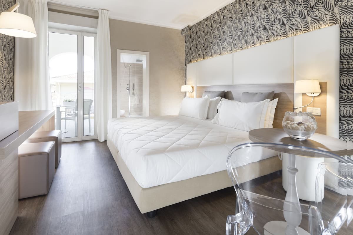 1 bedroom, premium bedding, minibar, in-room safe