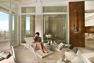 Couples treatment rooms, sauna, hot tub, body treatments, mud baths