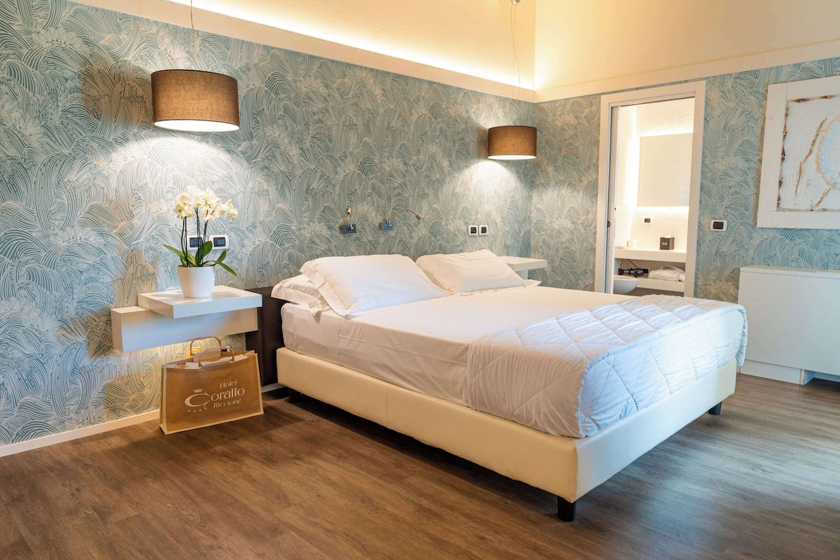 Premium bedding, minibar, in-room safe, desk