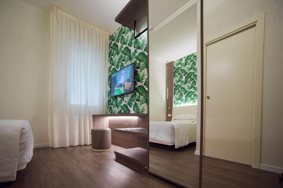 1 bedroom, premium bedding, minibar, in-room safe