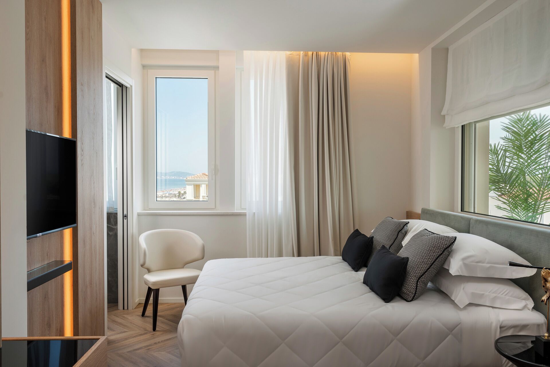 Suite Présidentielle | Literie de qualité supérieure, minibar, coffres-forts dans les chambres