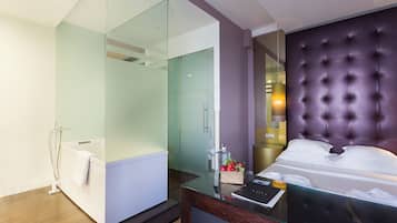 Suite | Minibar, in-room safe, desk, blackout curtains