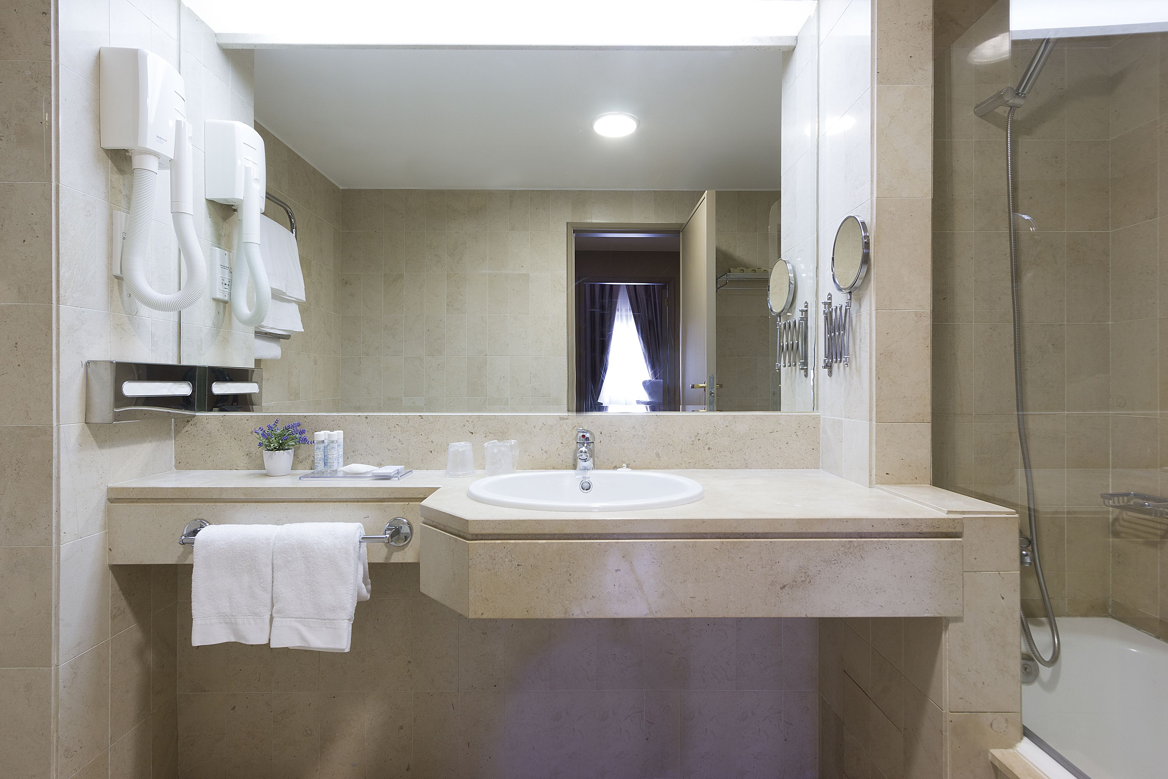 deluxe suite, 2 double beds | bathroom | combined shower/bathtub, eco-friendly toiletries, hair dryer, bidet