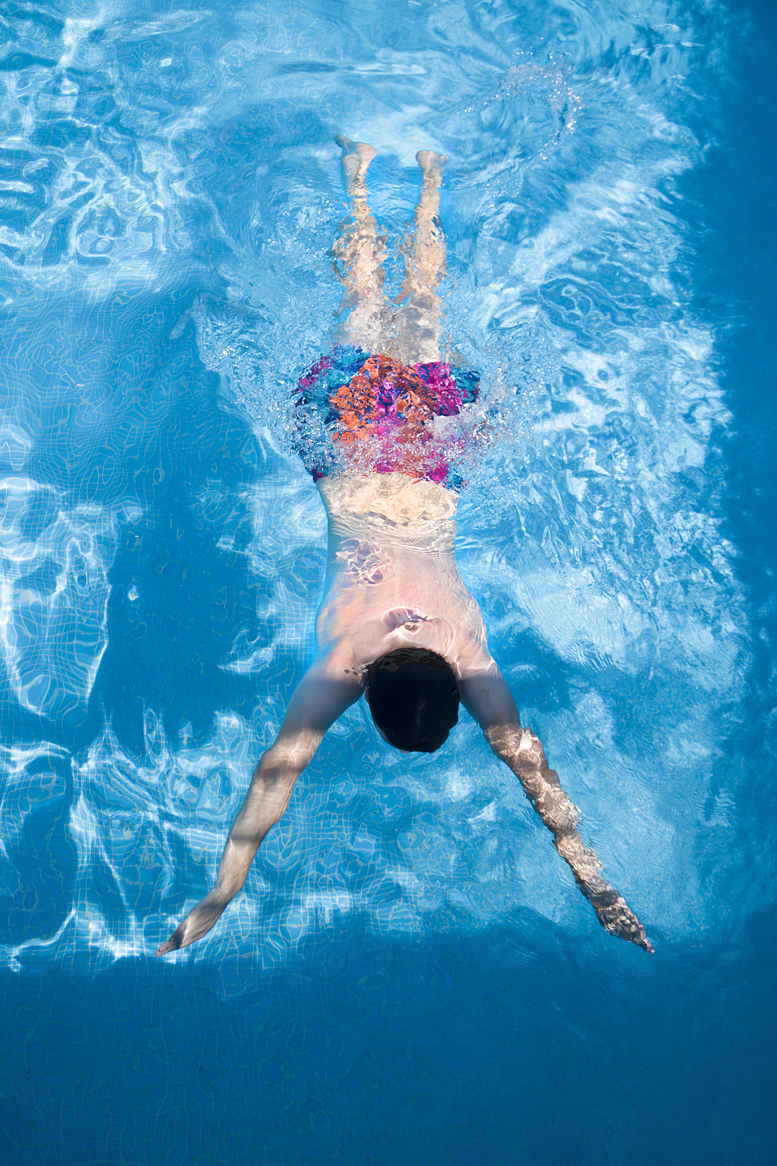 seasonal outdoor pool, pool loungers