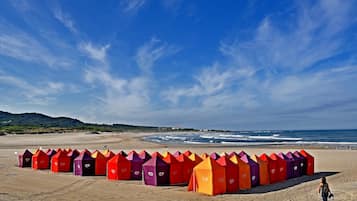 Una spiaggia nelle vicinanze