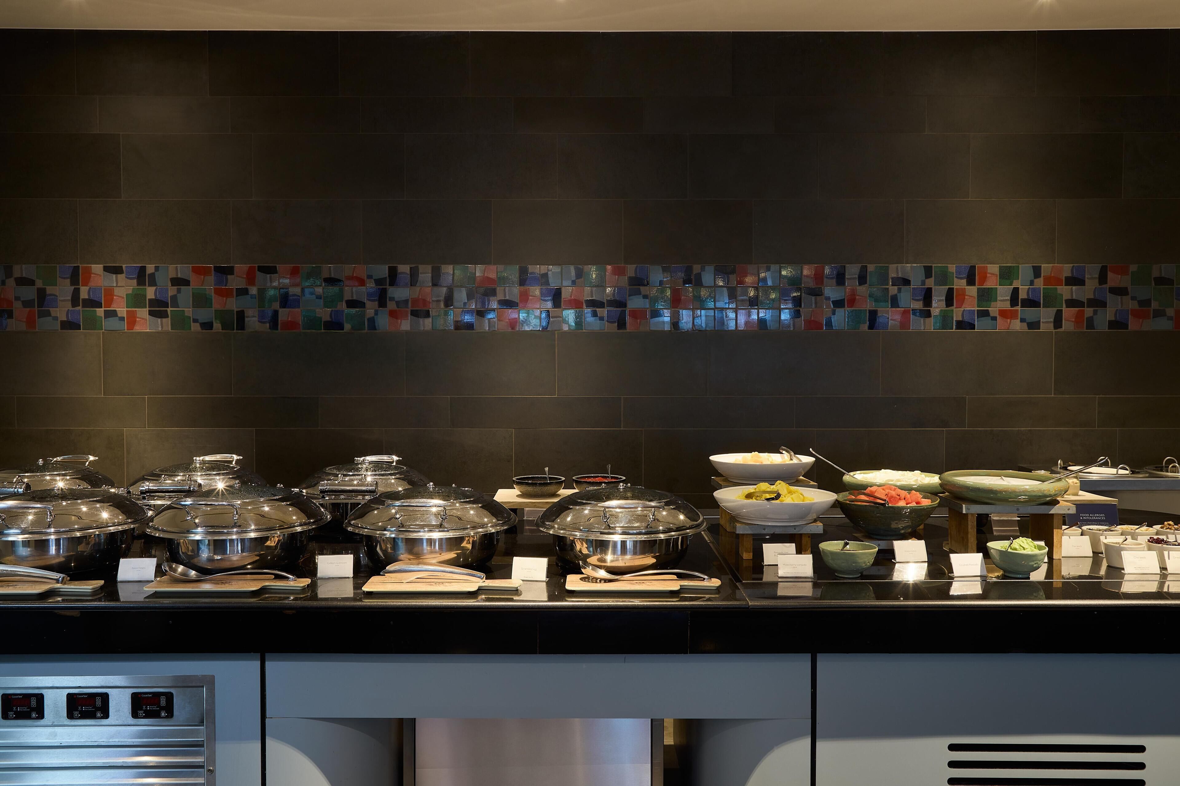 Daily full breakfast (GBP 25.00 per person)