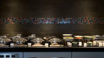 Daily full breakfast (GBP 25.00 per person)