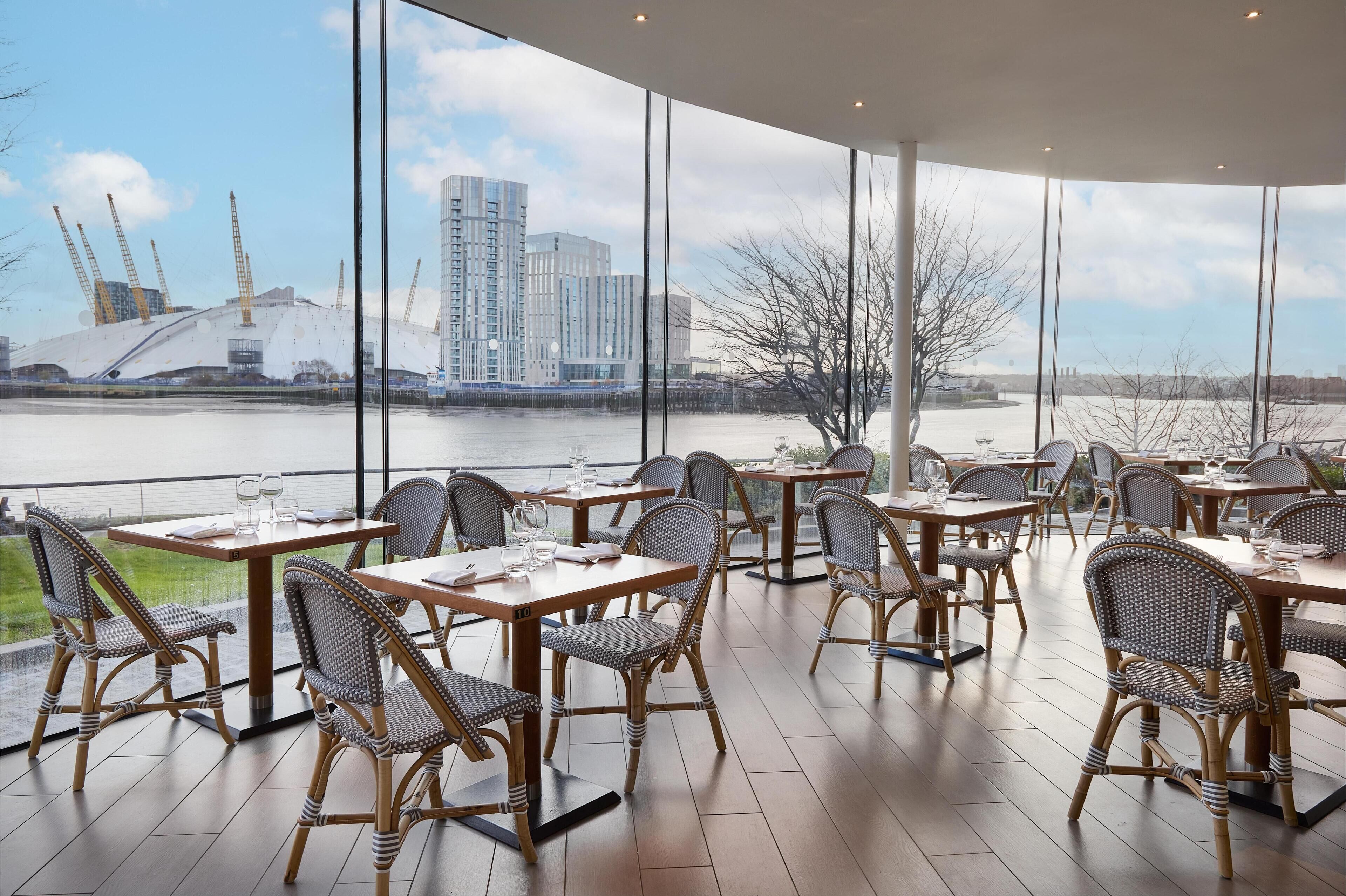 Breakfast, lunch, dinner served; British cuisine 